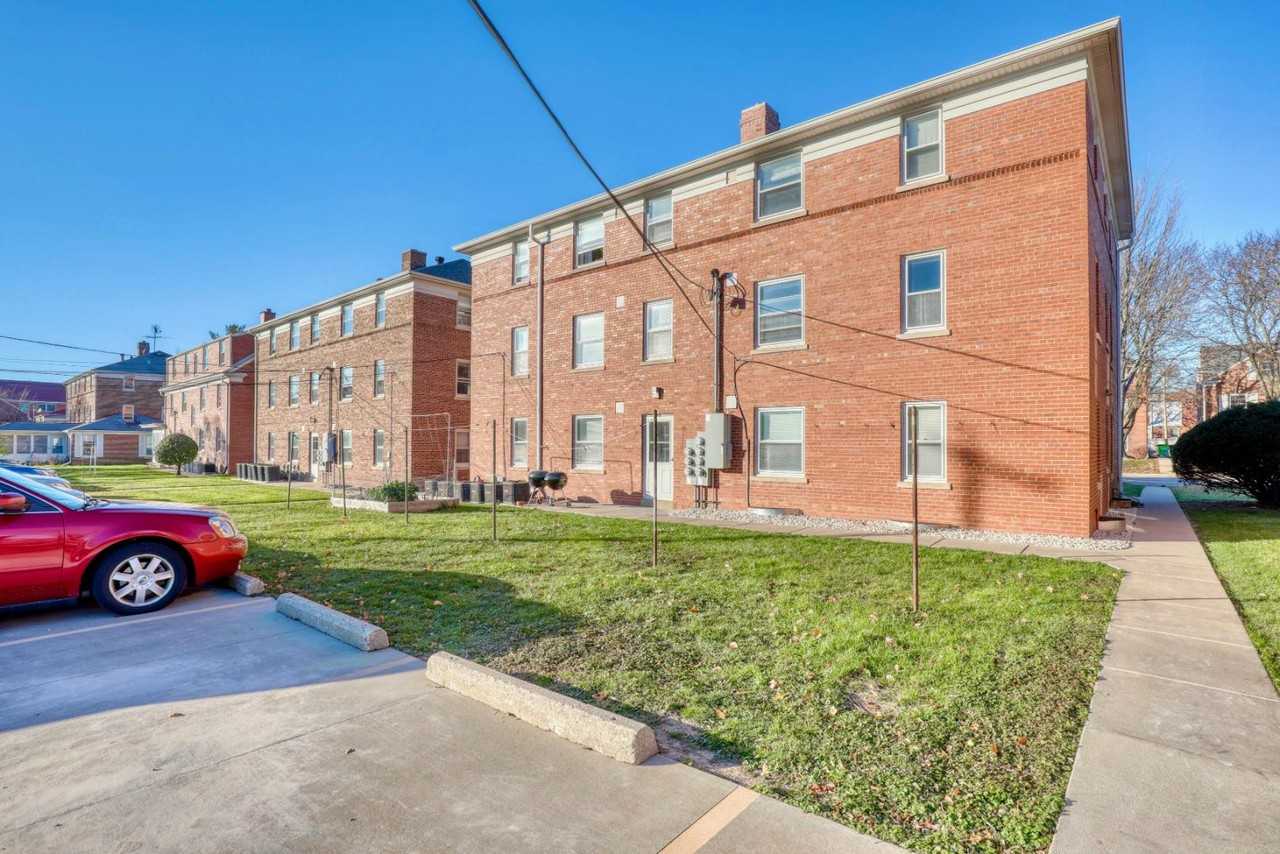 9015 W North Avenue - Photo 4 of 8