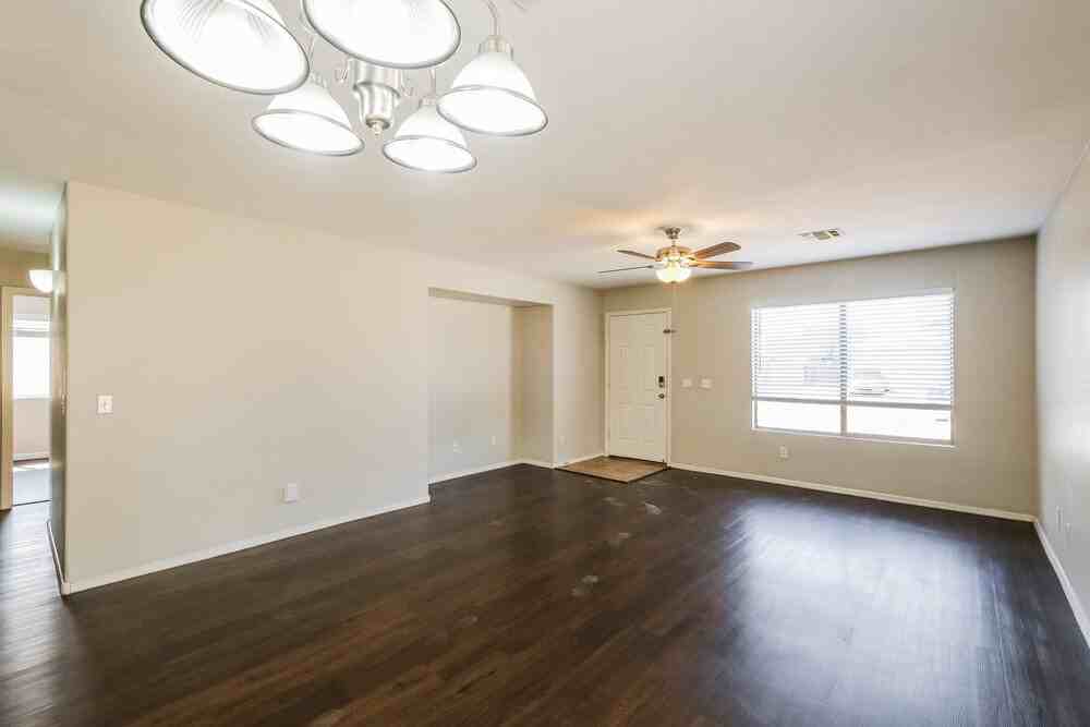 15843 W Woodlands Ave - Photo 6 of 16