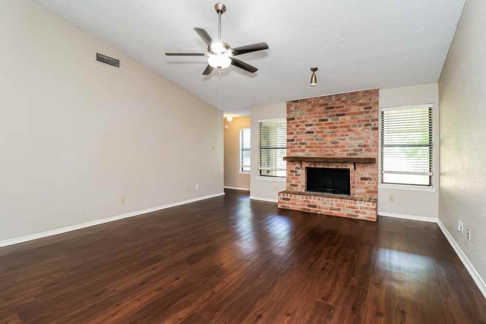 1812 Hunting Green Dr - Photo 3 of 16