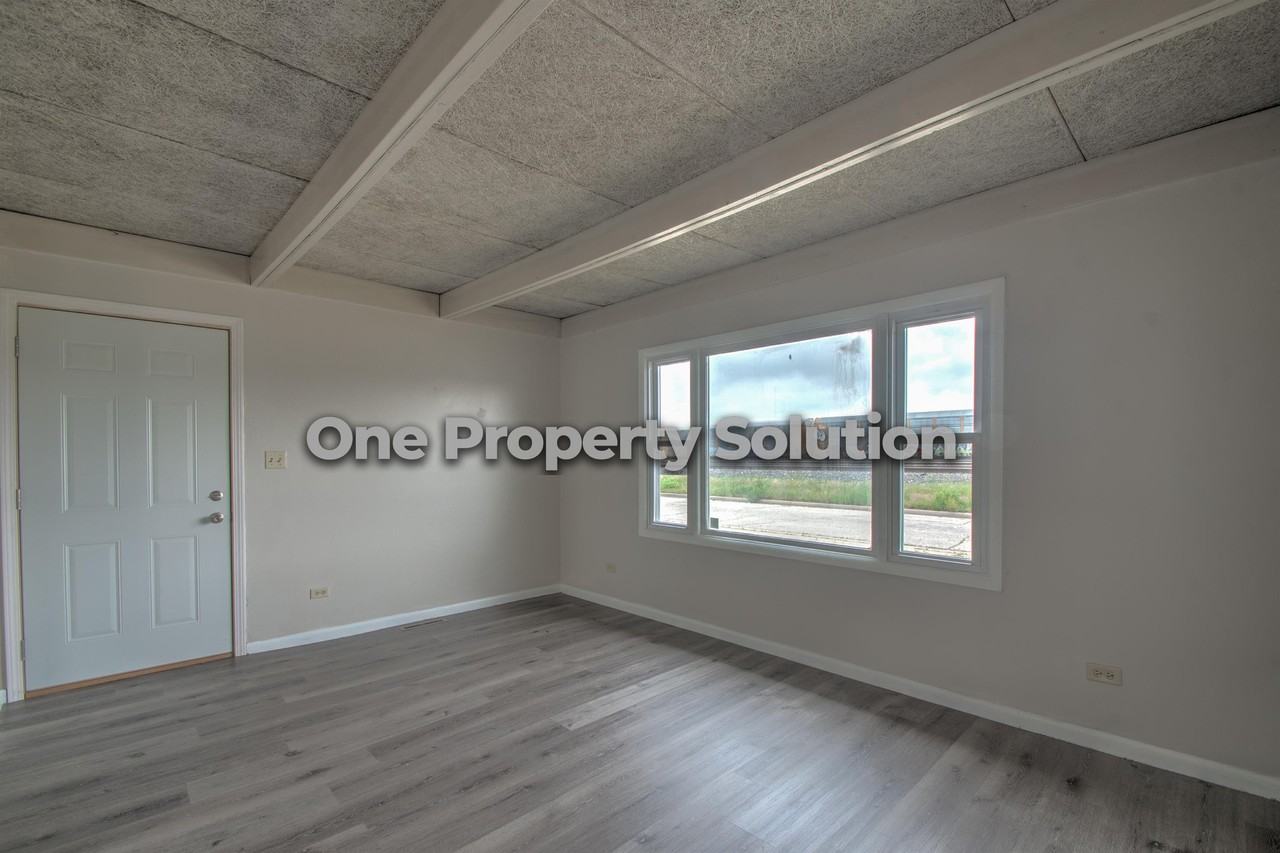 1327 Logan St #1 - Photo 4 of 16