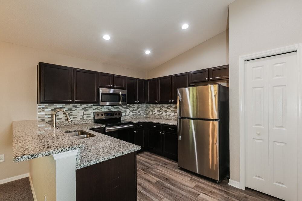 8006 Brookeshire Dr - Photo 7 of 16
