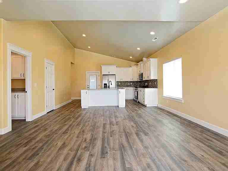 656 Nobility Dr #1 - Photo 4 of 21