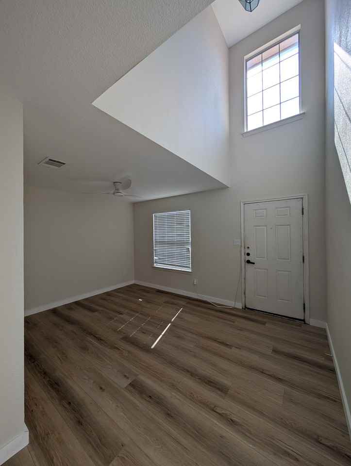 222 Phillips St - Photo 3 of 28