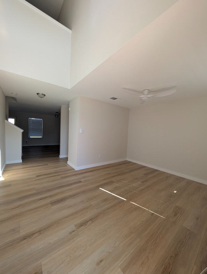 222 Phillips St - Photo 5 of 28
