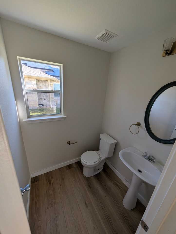 222 Phillips St - Photo 7 of 28