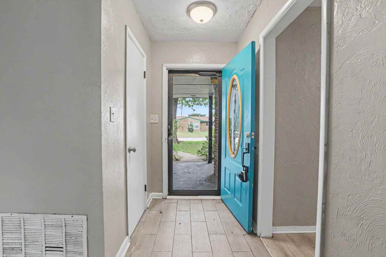 2236 Sw 59th Pl #1 - Photo 6 of 32