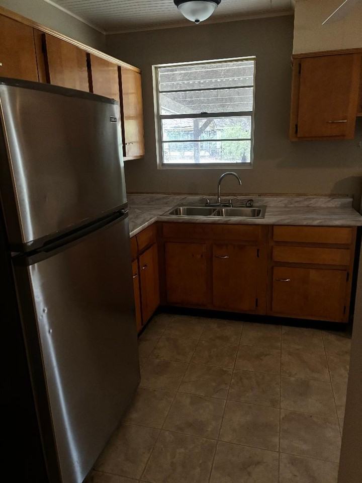 1400 W College Ave #1 - Photo 4 of 9