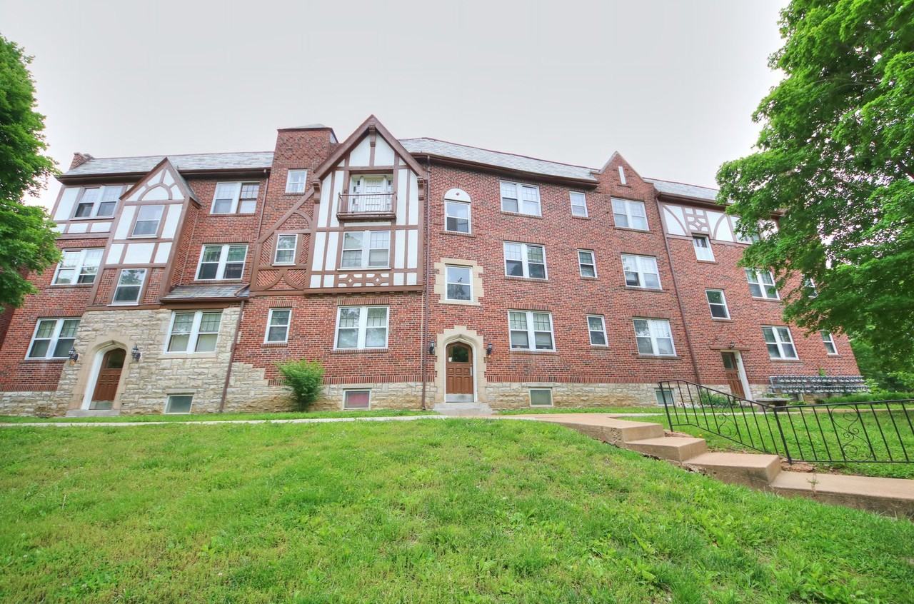 Apartment for Rent in Bevo Mill - Photo 2 of 3