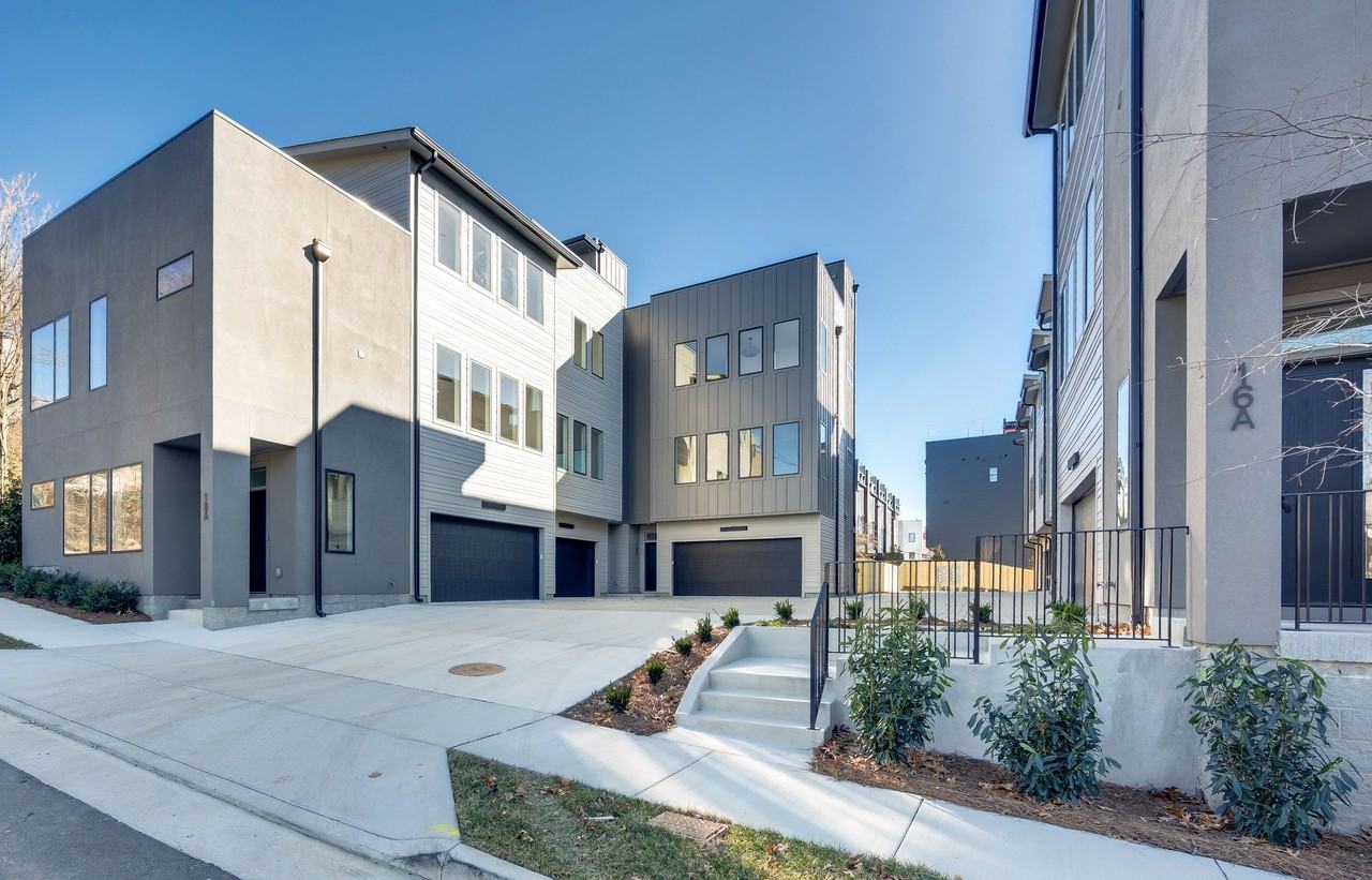 16 Willis St #B - Photo 2 of 50