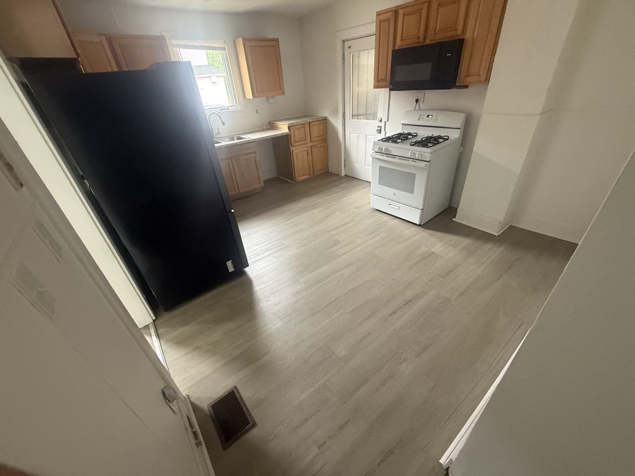 10324 Harvard Ave #1 - Photo 4 of 21