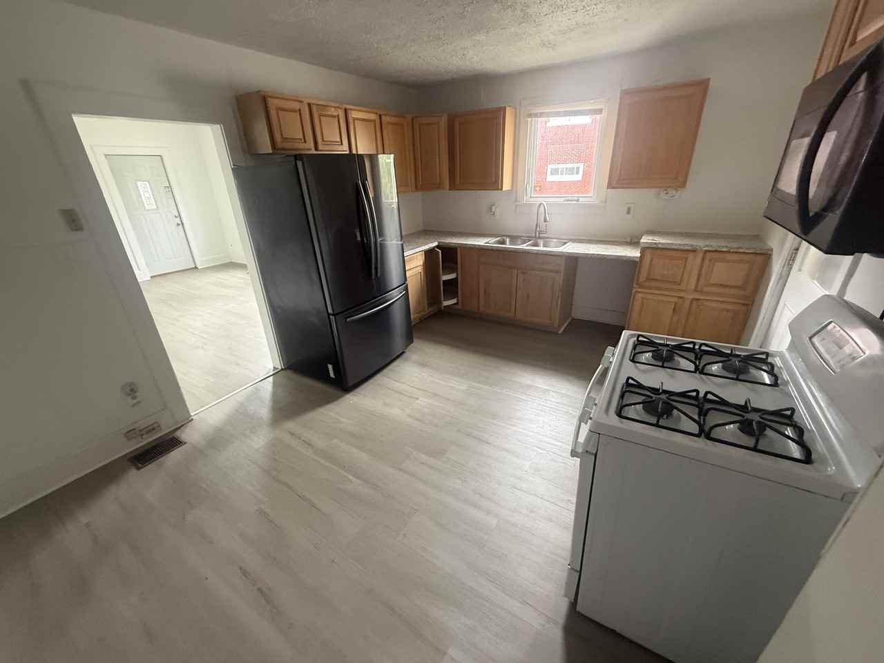 10324 Harvard Ave #1 - Photo 5 of 21