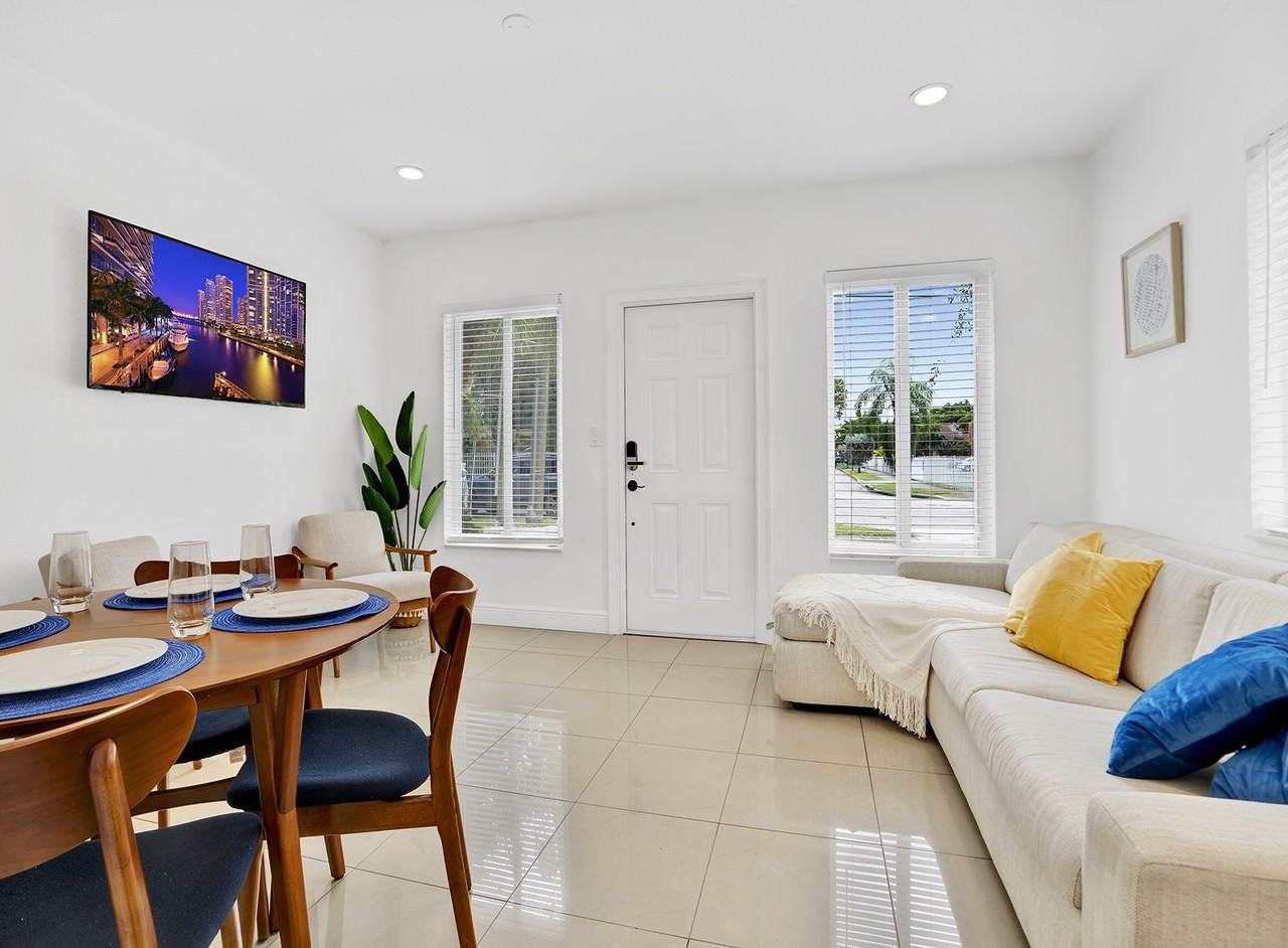 2055 Ne 140th St #A - Photo 5 of 14