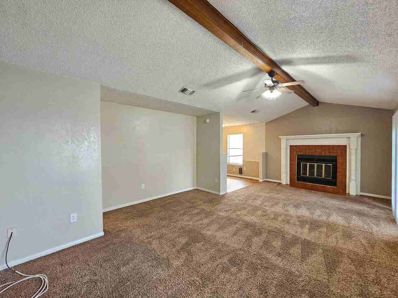 4508 Tanglewood Cir - Photo 3 of 28