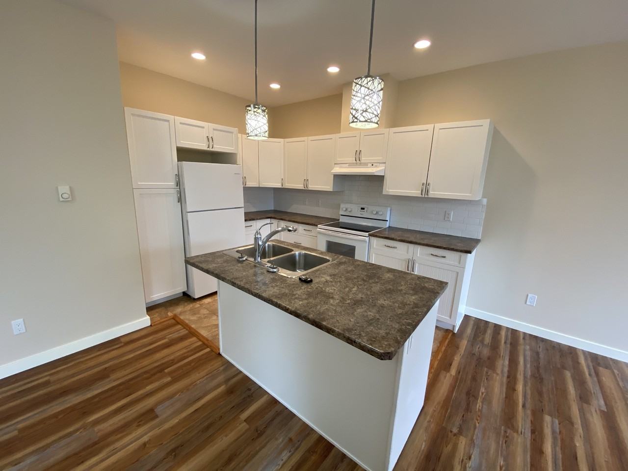 1634 88 Ave #M - Photo 4 of 15
