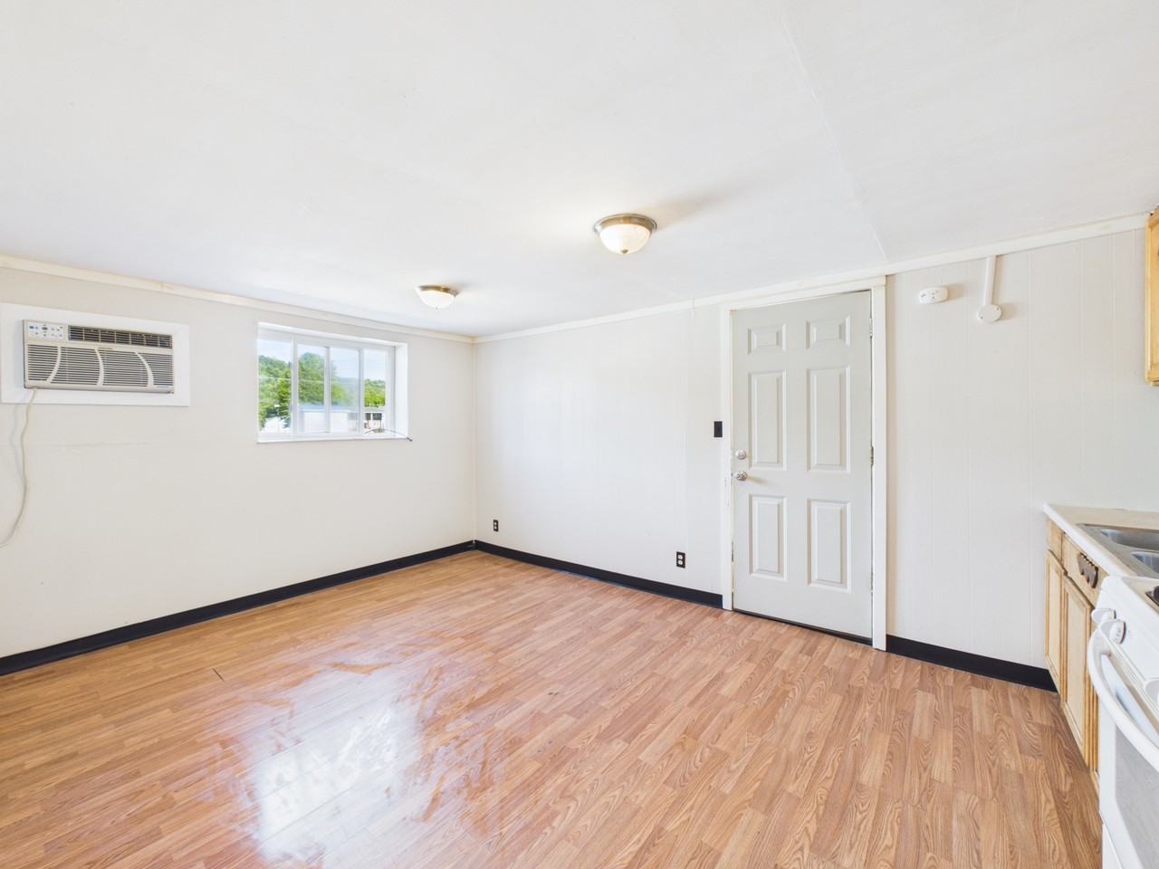 172 3rd St #7 - Photo 3 of 13