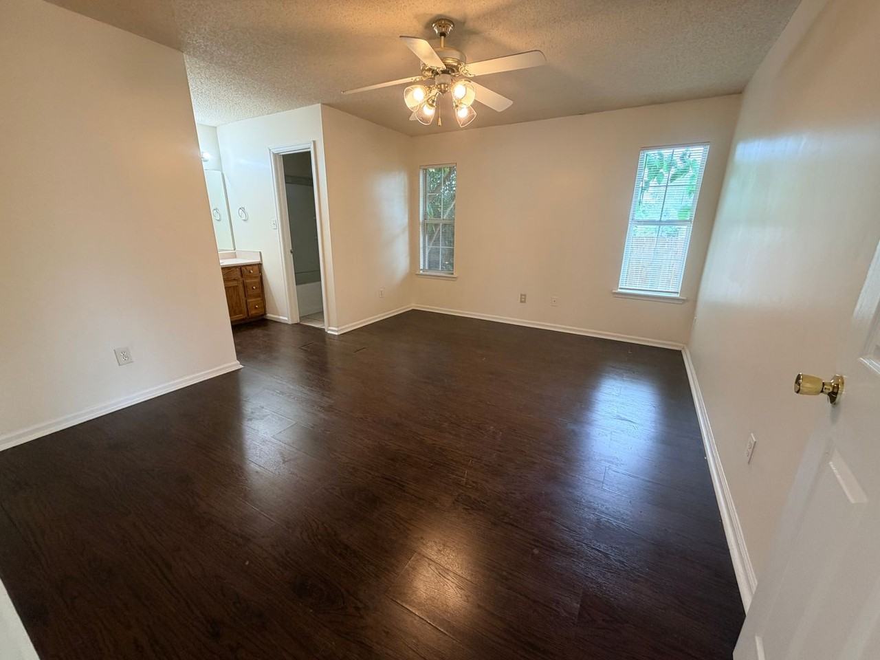 3024 Will Dr - Photo 3 of 16