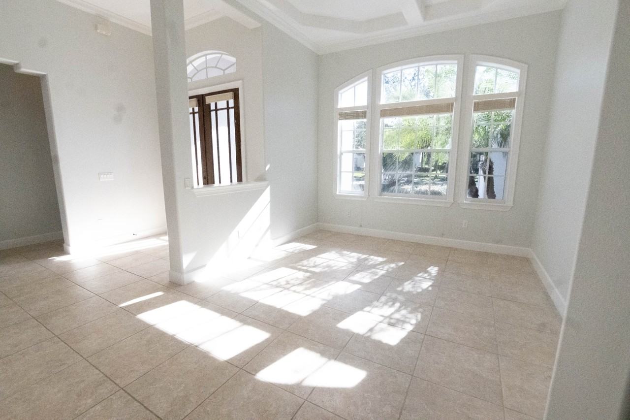 8122 Whitford Ct #1 - Photo 3 of 24