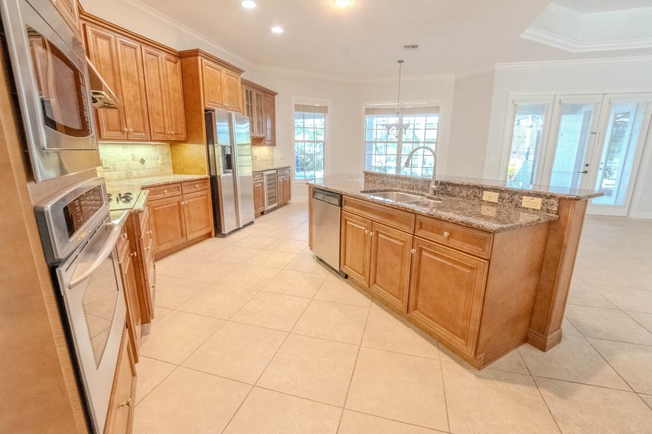 8122 Whitford Ct #1 - Photo 4 of 24