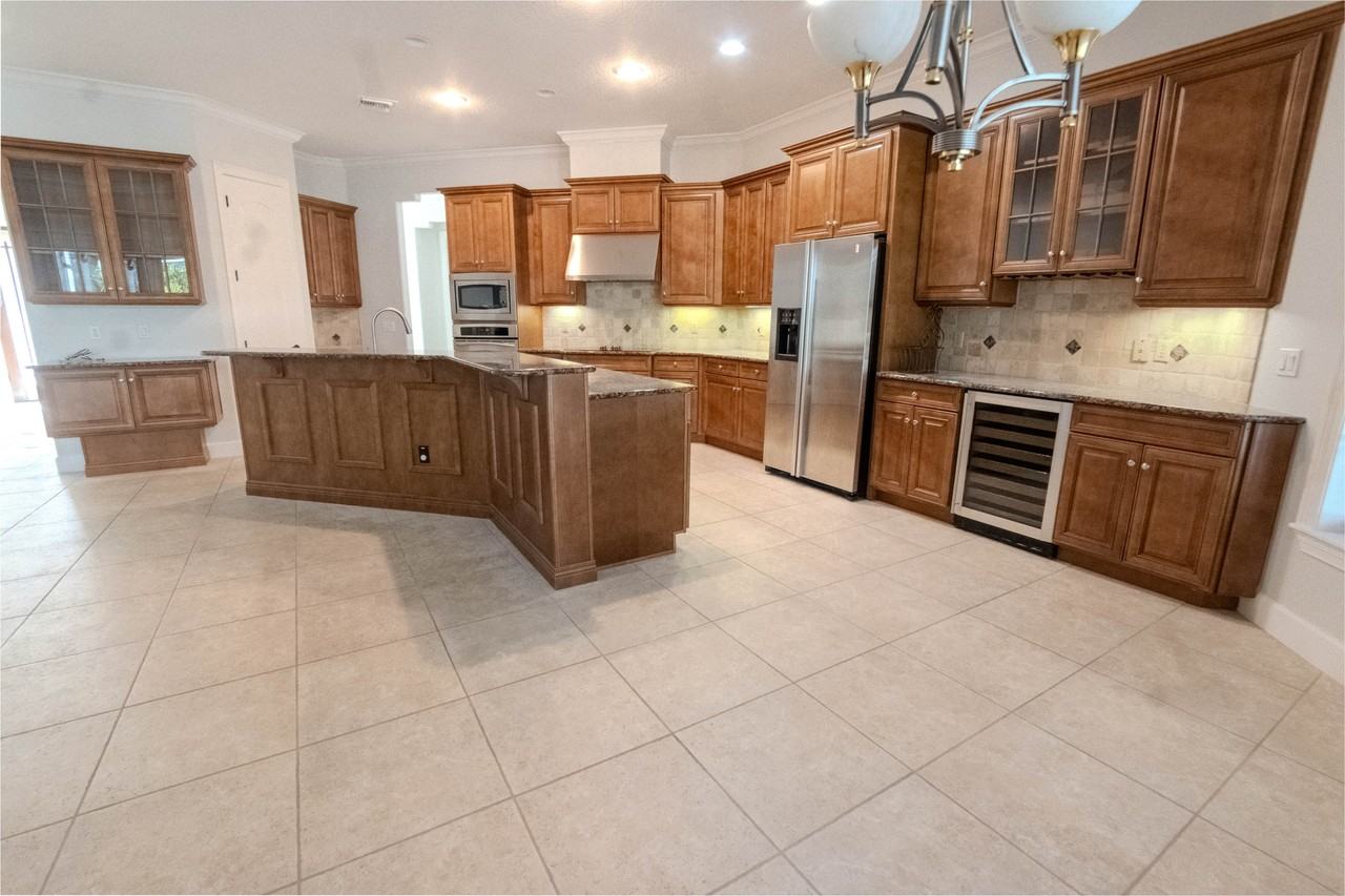 8122 Whitford Ct #1 - Photo 5 of 24