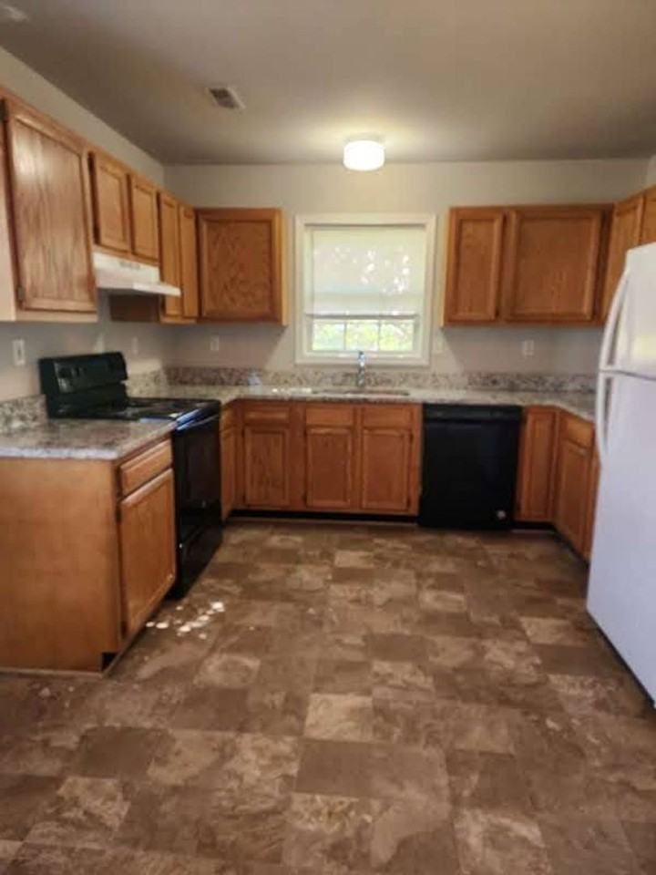 1760 Birch Dr - Photo 3 of 18