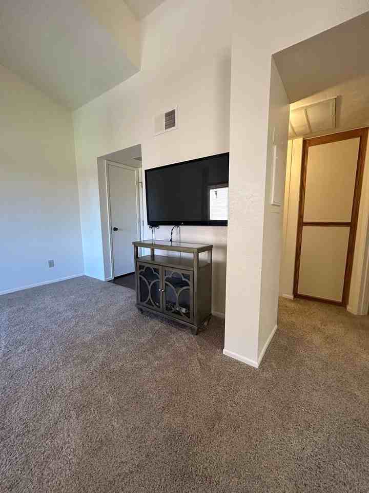 1698 W Wood Bridge Ct - Photo 3 of 19