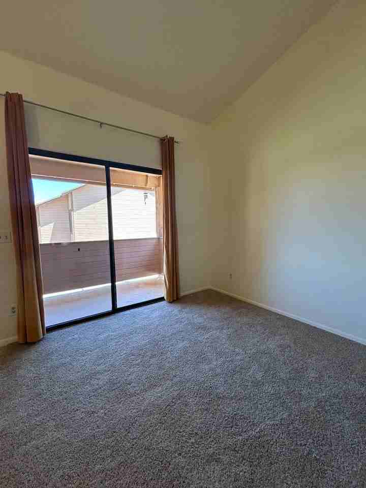 1698 W Wood Bridge Ct - Photo 4 of 19