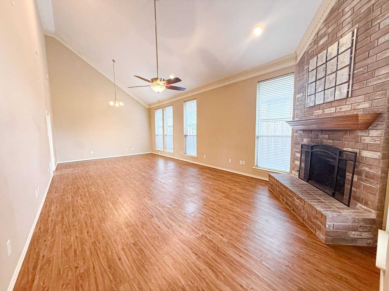8902 Bayshore Ln - Photo 2 of 26