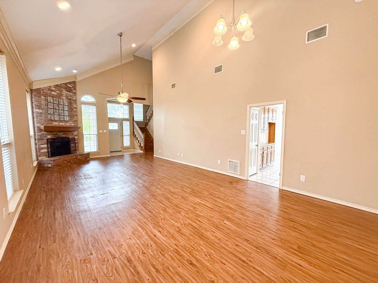 8902 Bayshore Ln - Photo 3 of 26