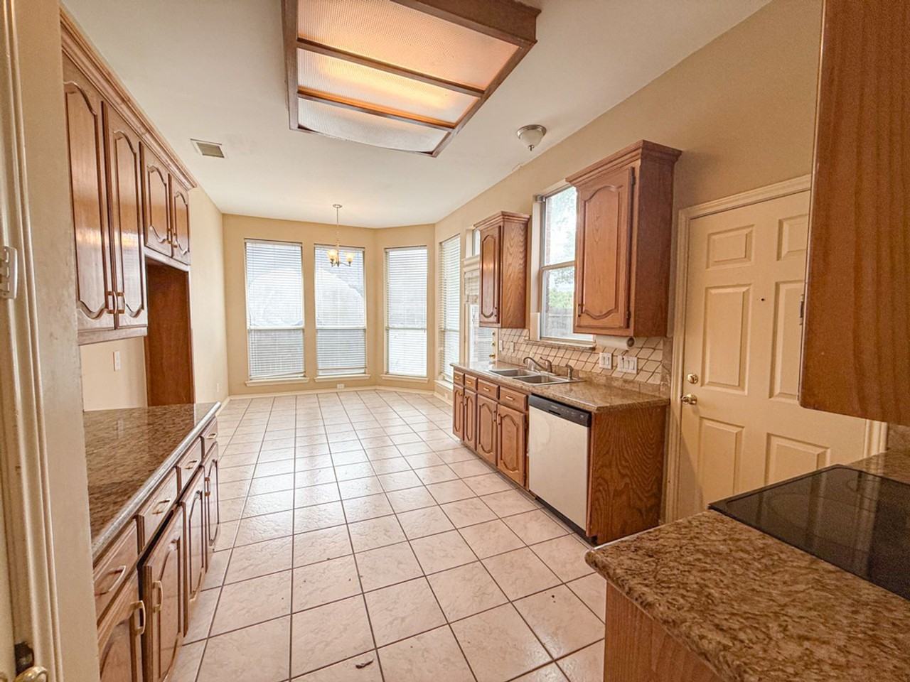 8902 Bayshore Ln - Photo 5 of 26