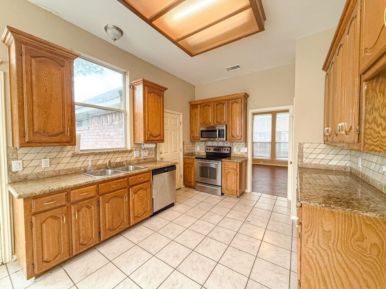 8902 Bayshore Ln - Photo 6 of 26