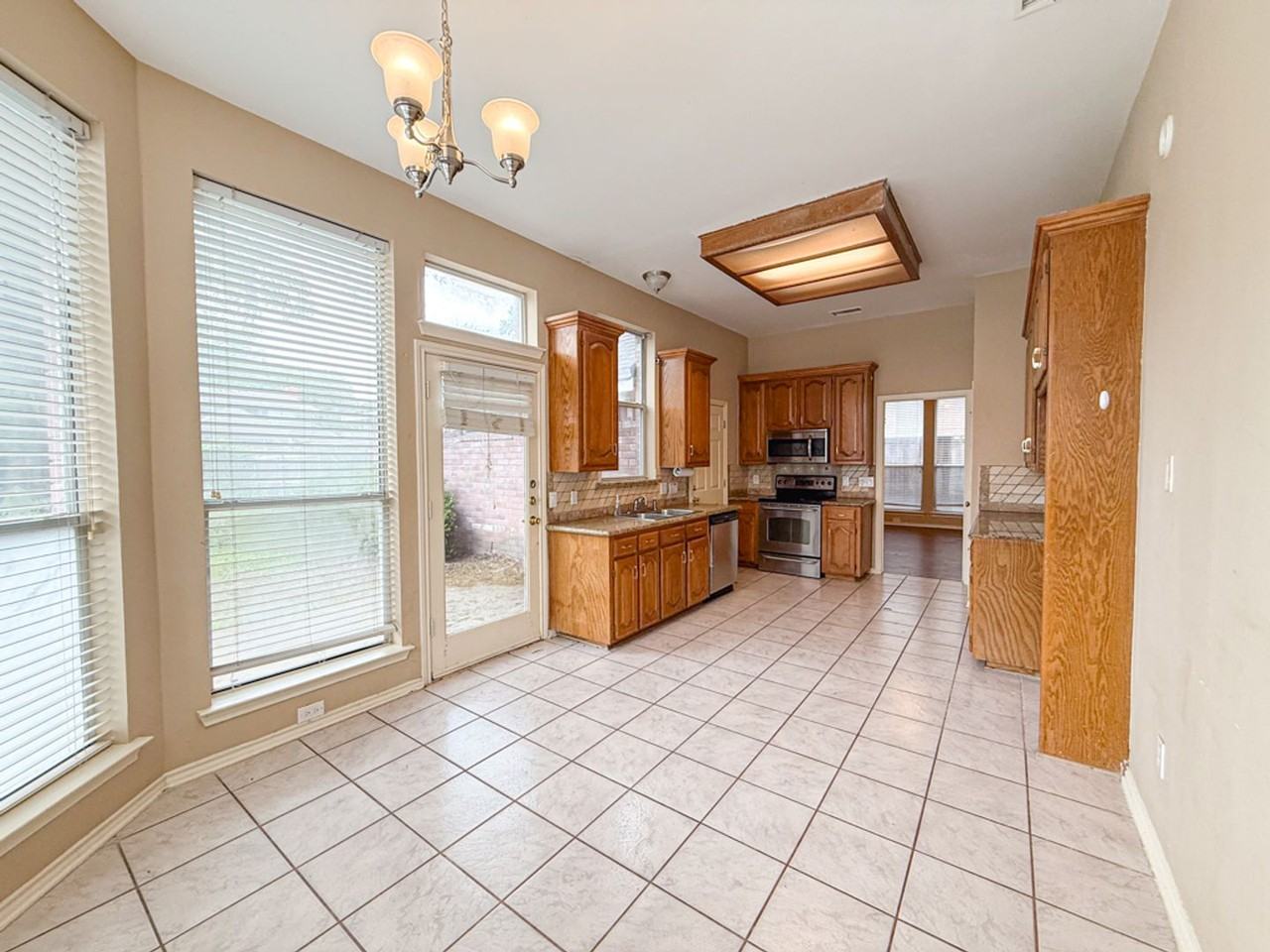 8902 Bayshore Ln - Photo 7 of 26