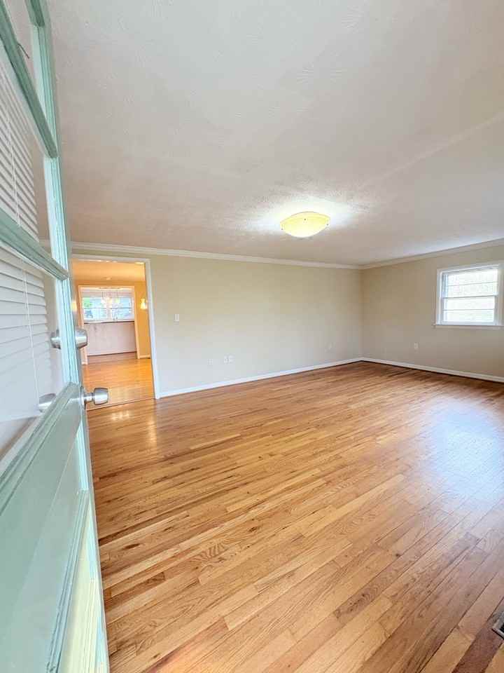 772 St James Rd #1 - Photo 6 of 29