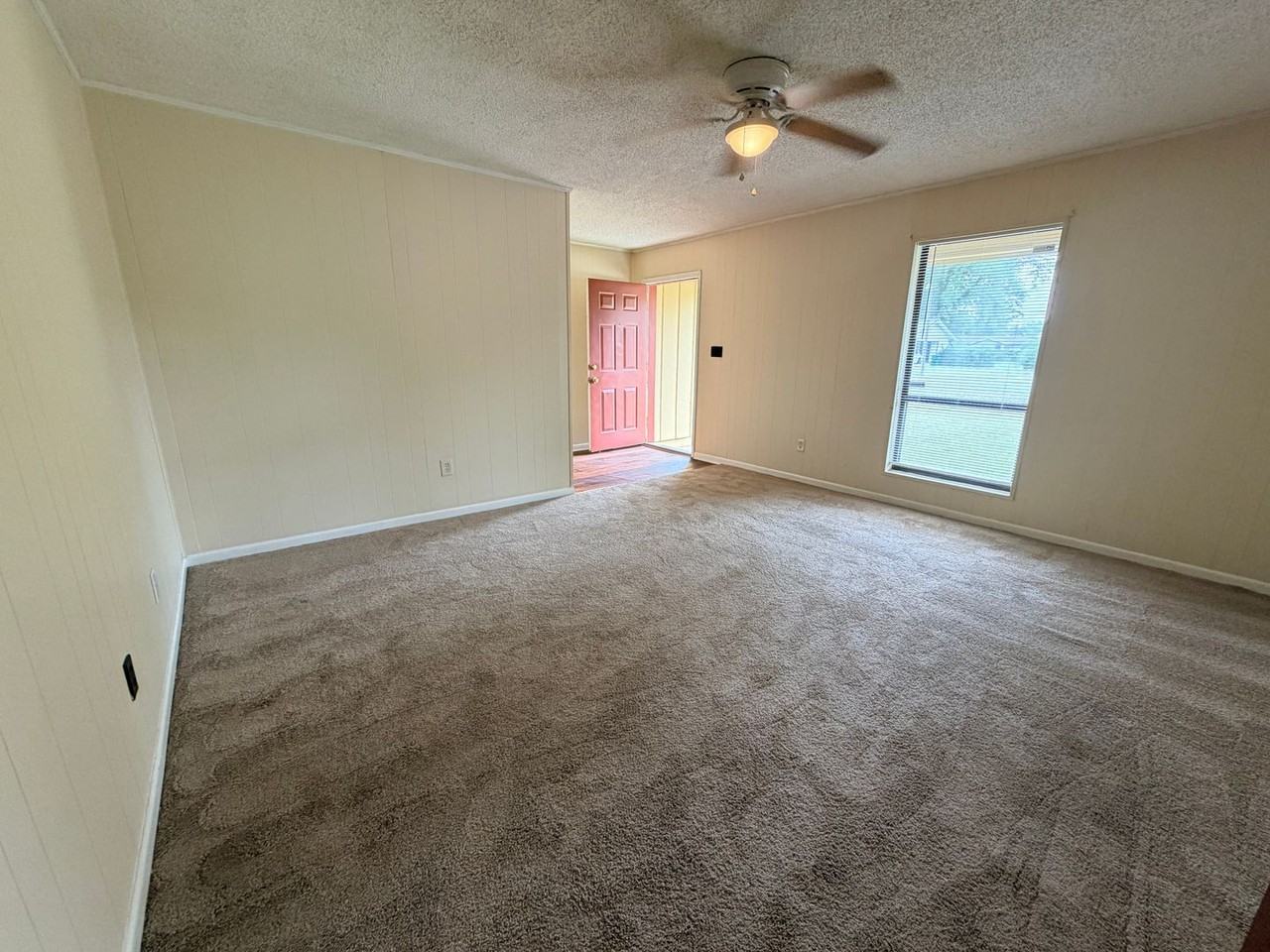 3902 Danube Cir - Photo 4 of 21