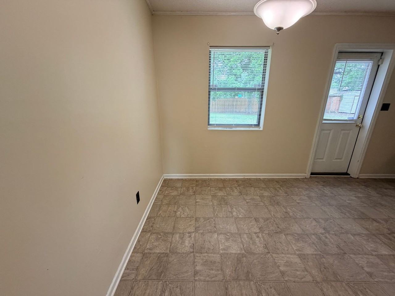 3902 Danube Cir - Photo 5 of 21