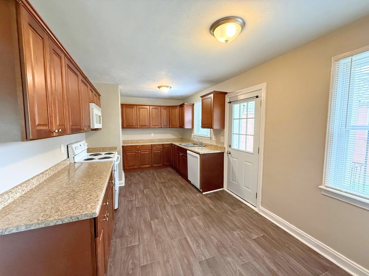 12 Templewood Dr #1 - Photo 4 of 14