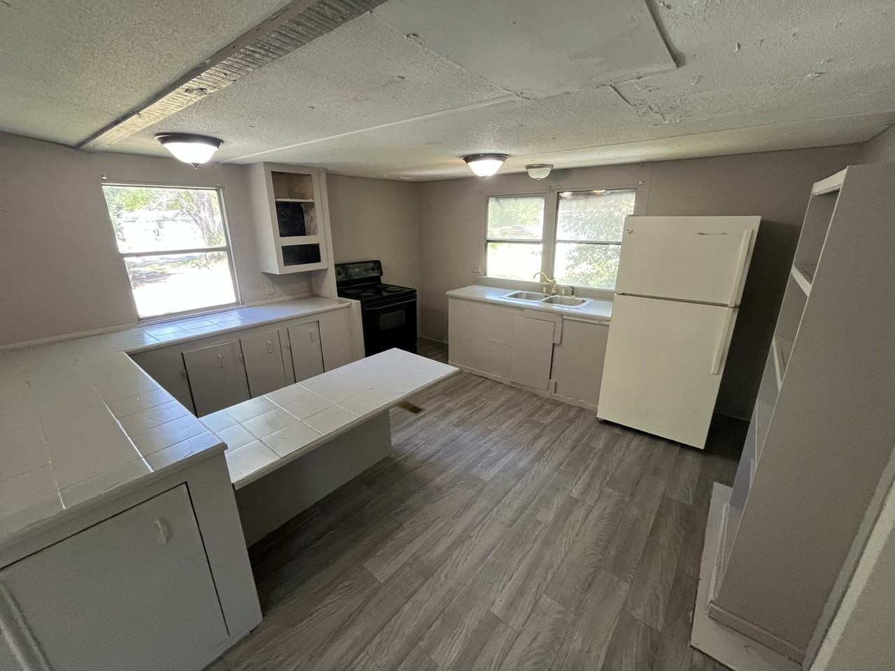 129 Thrush St #0 - Photo 2 of 6