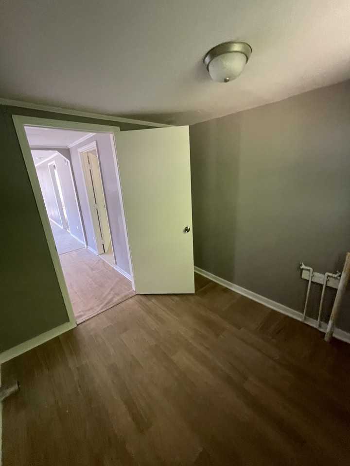 140 Weaver St #1 - Photo 7 of 10