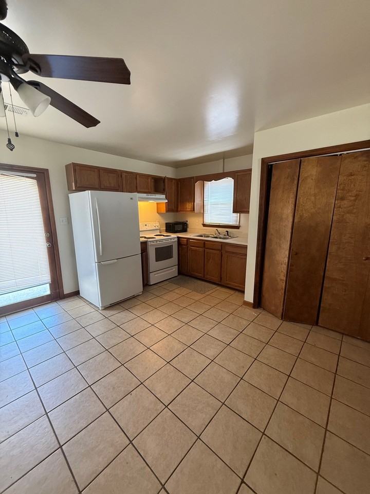 1271 Jaclyn Ln #1 - Photo 3 of 9