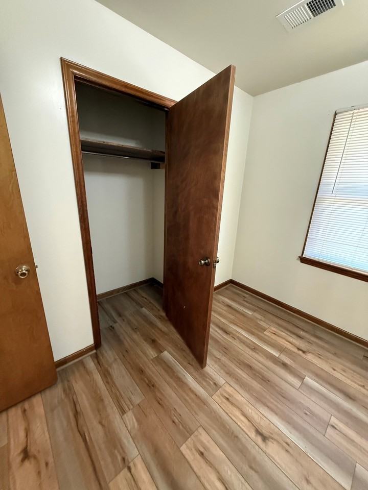 1271 Jaclyn Ln #1 - Photo 5 of 9
