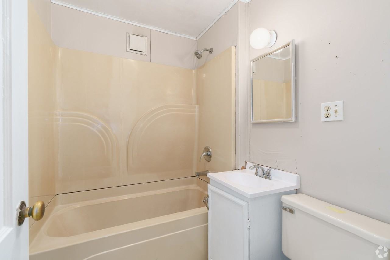 Rollins Apartments - Photo 6 of 10