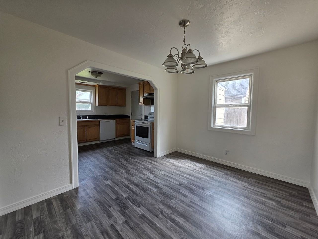 859 W M St - Photo 2 of 12