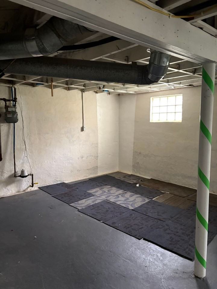 781 Saxon Ave - Photo 3 of 12