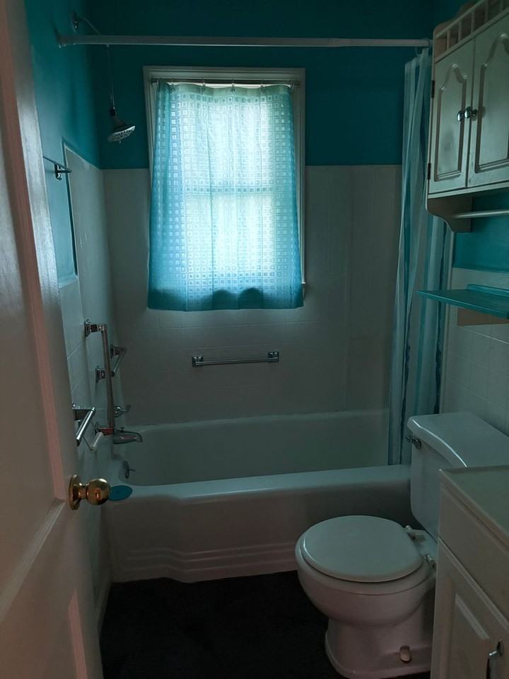 781 Saxon Ave - Photo 5 of 12