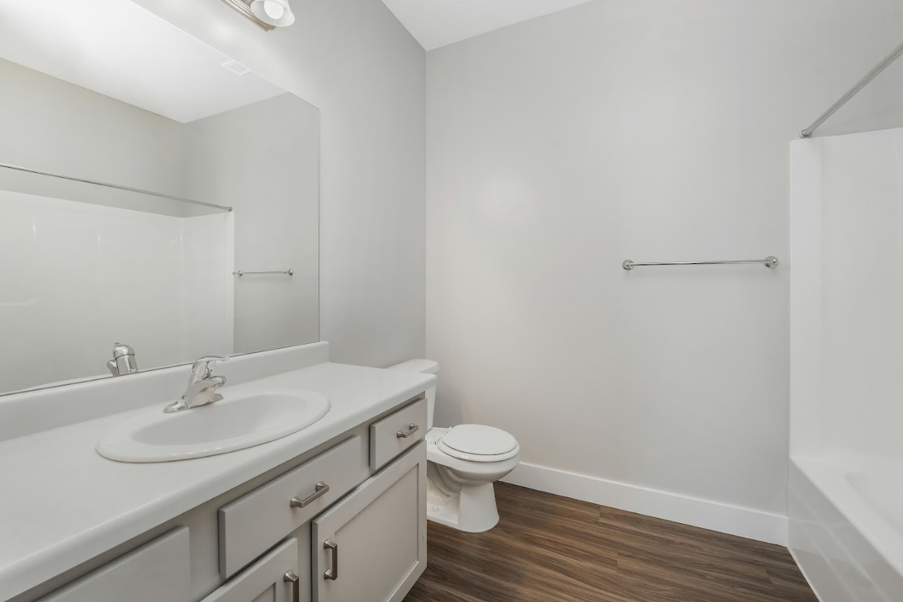 13528 S Commodus Dr - Photo 3 of 10