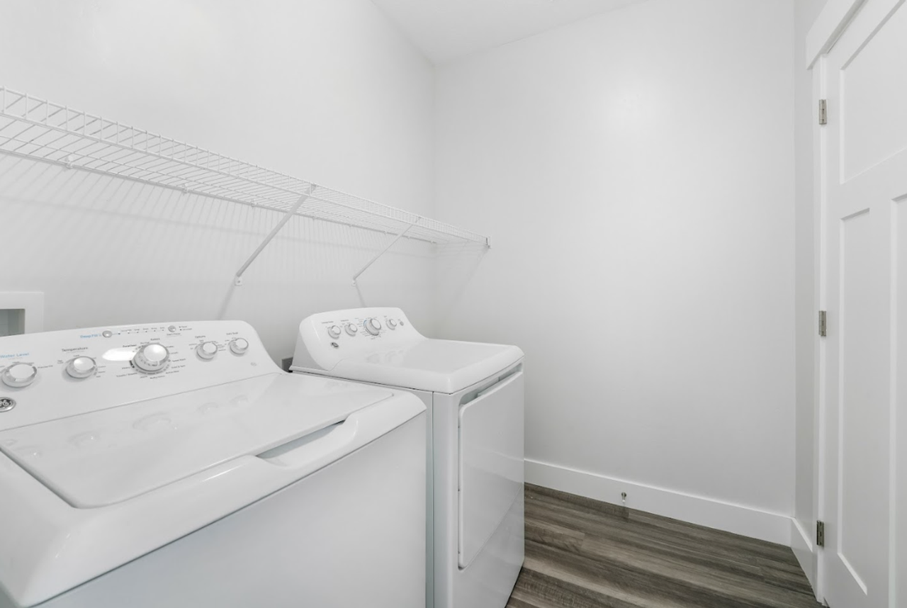 13528 S Commodus Dr - Photo 4 of 10