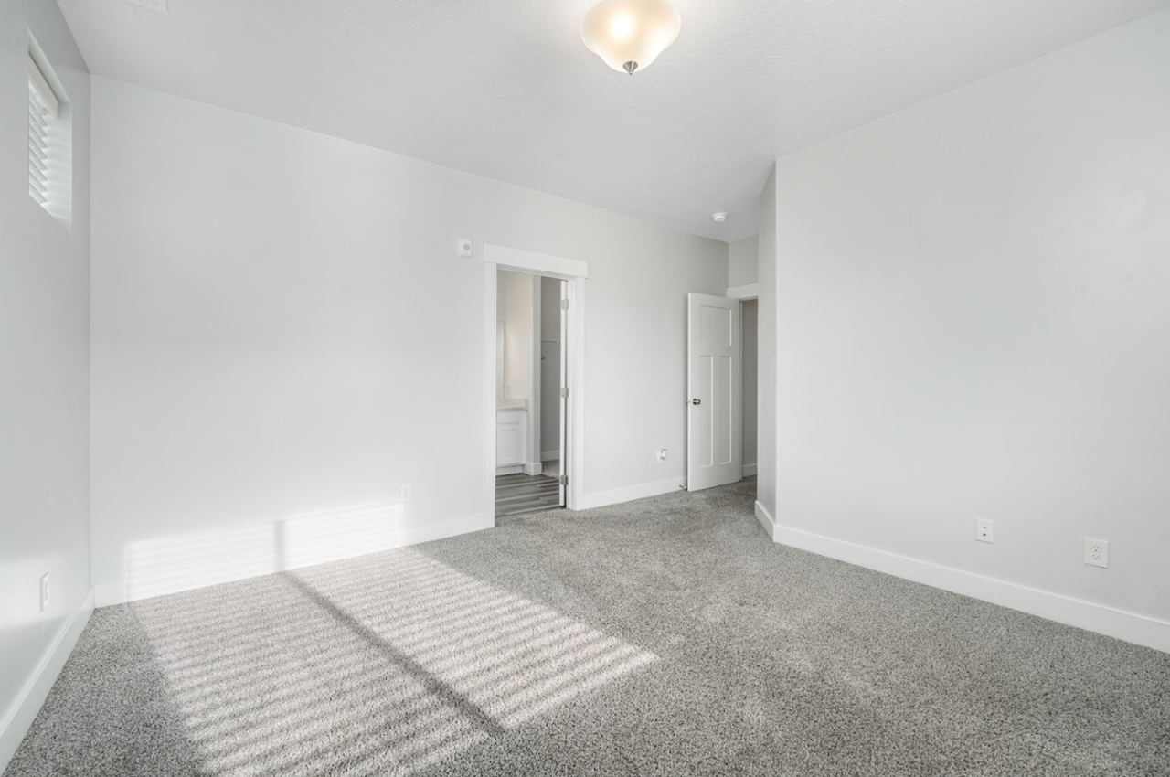 13528 S Commodus Dr - Photo 6 of 10