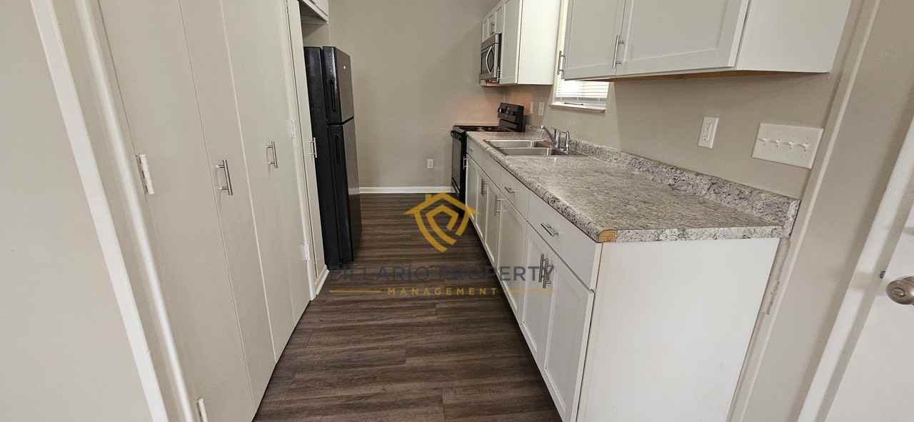1424 Campbell Ave - Photo 3 of 13