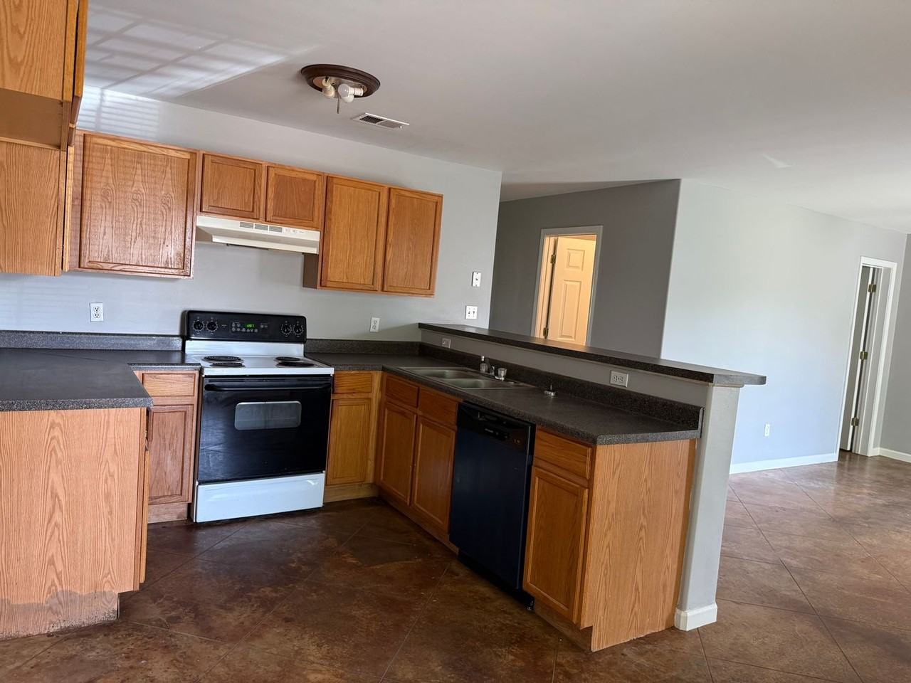 410A Bruce St - Photo 2 of 8