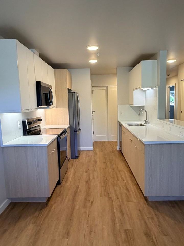 Columbia Square Apartments A-H - Photo 5 of 40