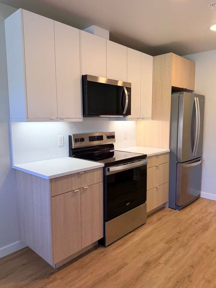 Columbia Square Apartments A-H - Photo 6 of 40